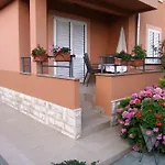 Juran Apartment Sukosan